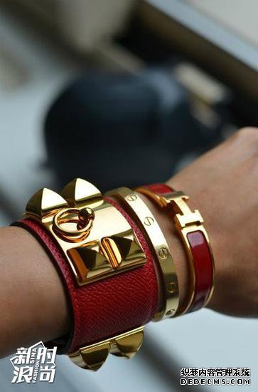 Cartier��ɫ�ֻ�